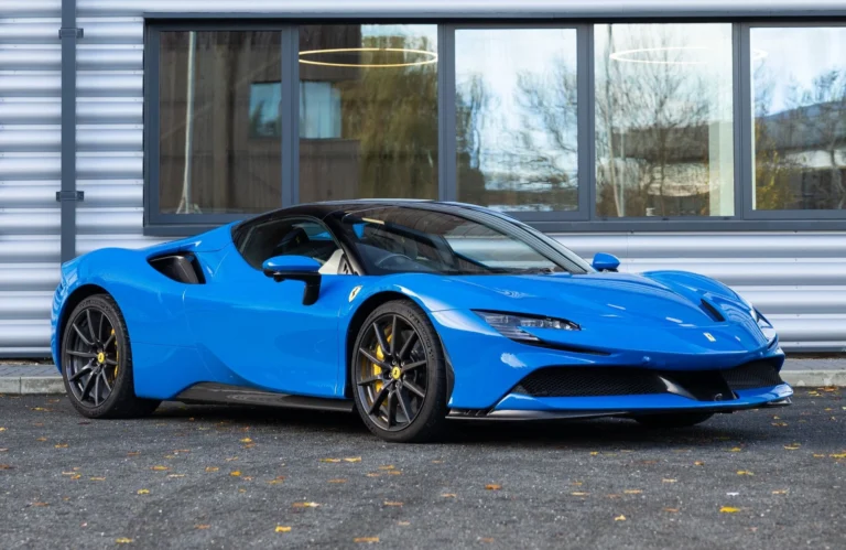 Review Ferrari SF90 Spider