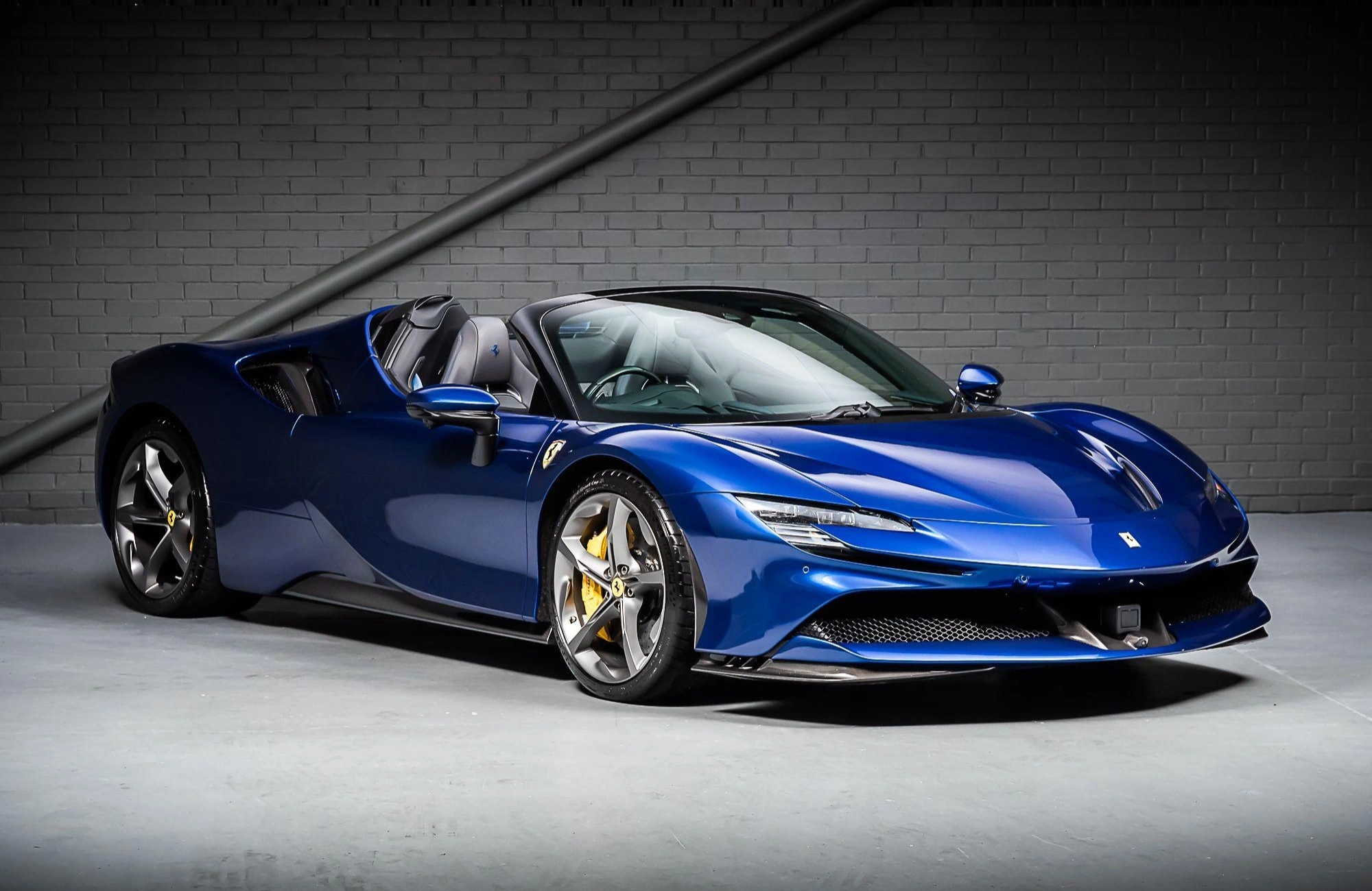 Review Ferrari SF90 Spider