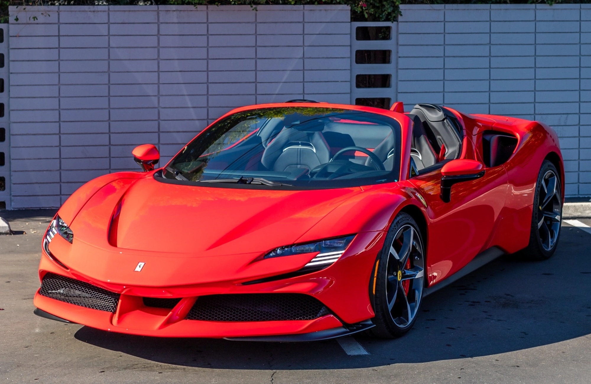 Review Ferrari SF90 Spider